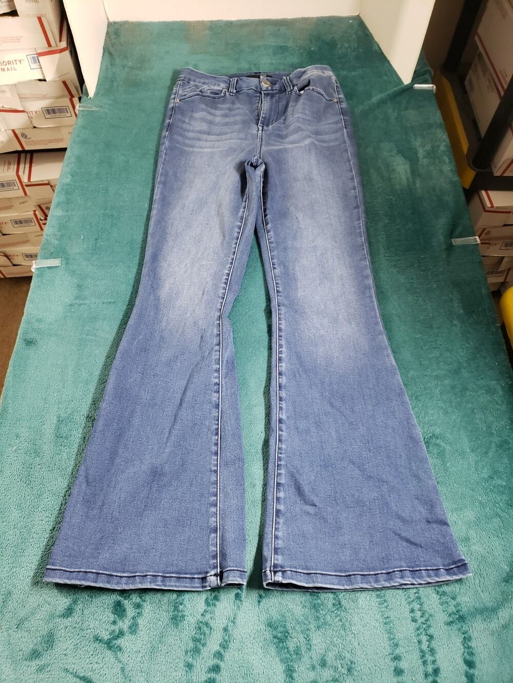 1822 Jeans Size 4 Womens Blue Stretch Mid Rise Better Butter Flared Wide Leg